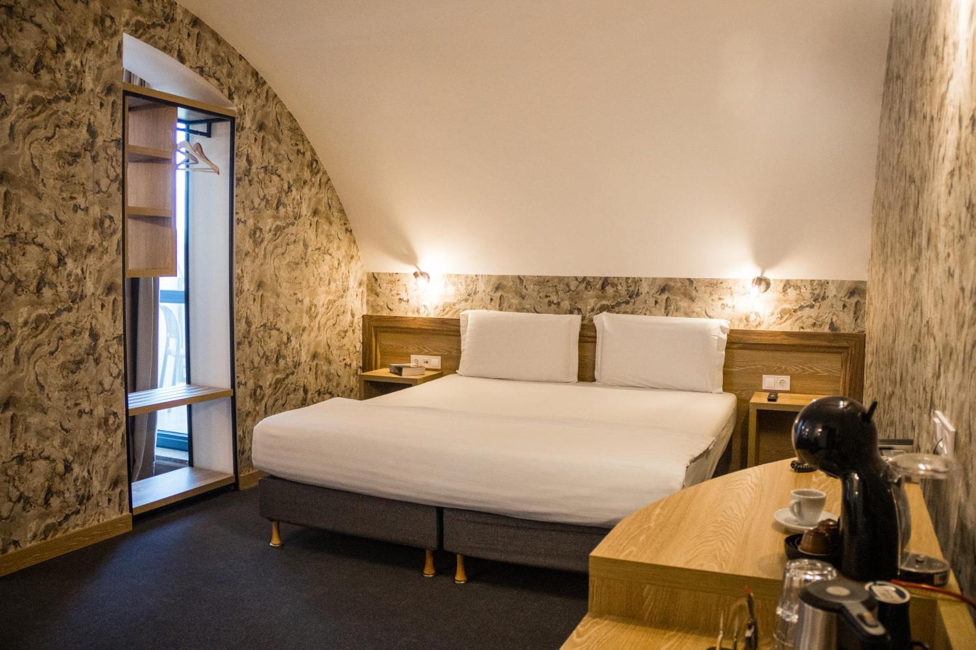 Budapest - Free Parking 3*